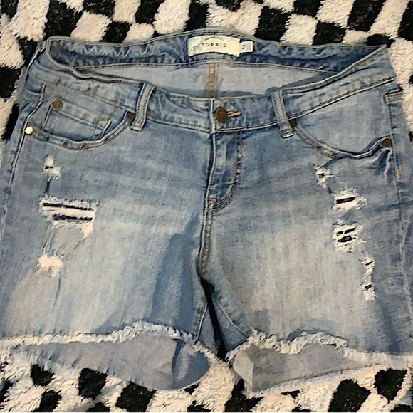 Ladies Torrid destroyed Denim Shorts Size 14 - Picture 1 of 5